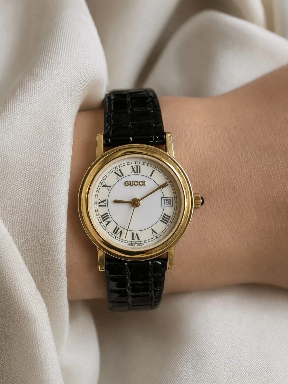 Vintage Gucci 2720L Gold Plated Swiss Watch Full Set Box Papers 1995